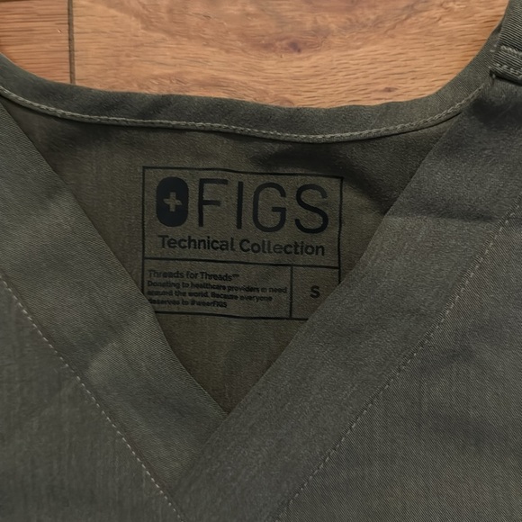 Figs | Technical Collection | scrub top | in moss green | size S - Picture 2 of 5